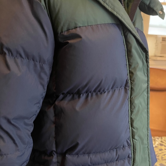 Lacoste puffer jacket - Picture 9 of 10